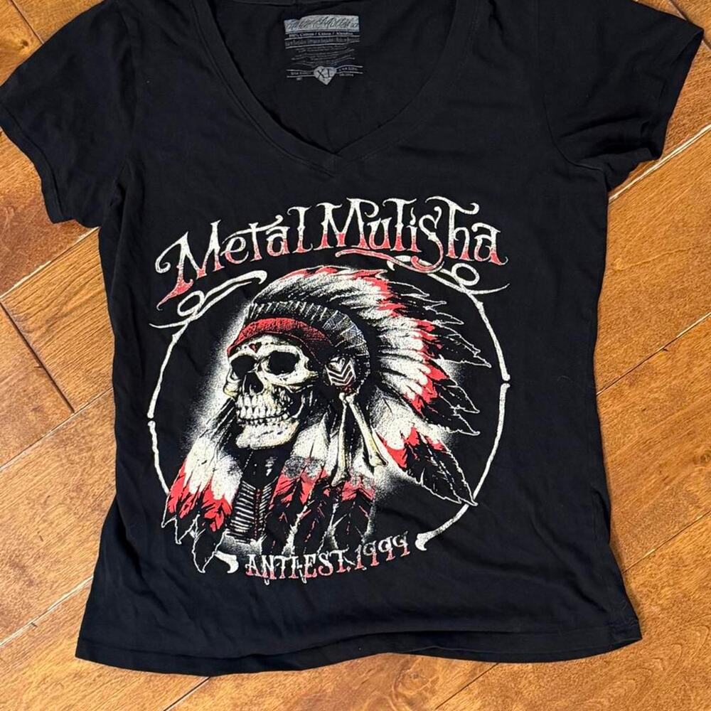 Metal mulisha black cotton tee Women’s V Neck Size M/L/XL